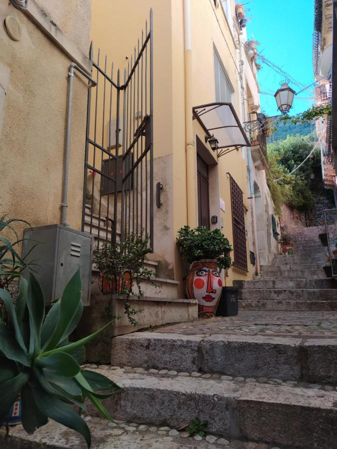 טאורמינה Casa Bianca - Luxury With Balcony In The City Centre מראה חיצוני תמונה